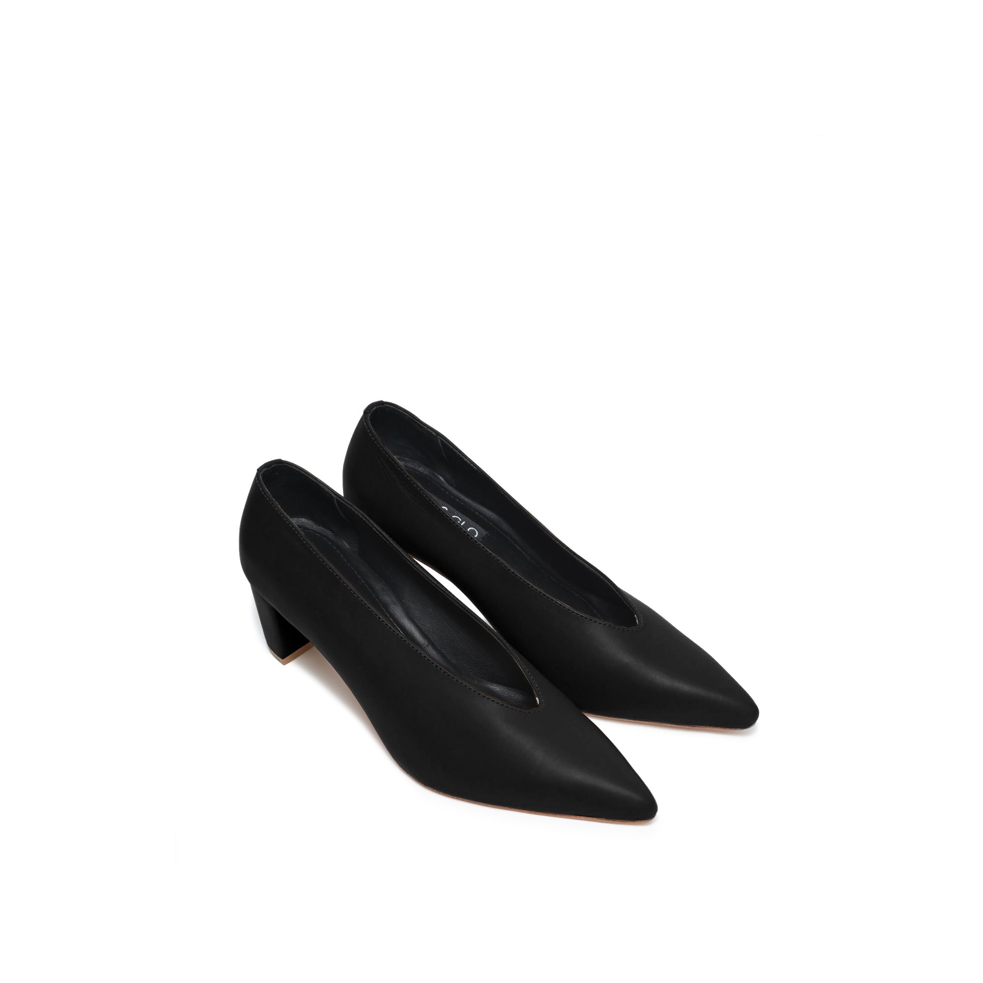 ZOELLESHOESELLA & GLO